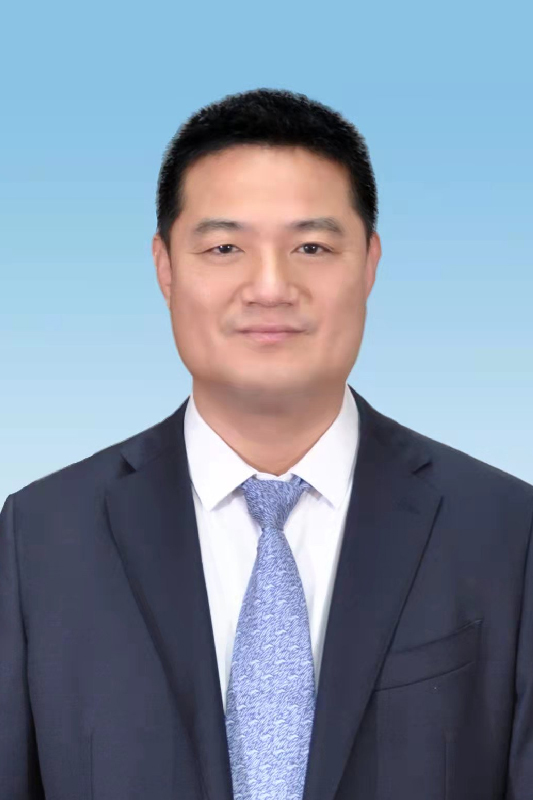 易总证件照.jpg