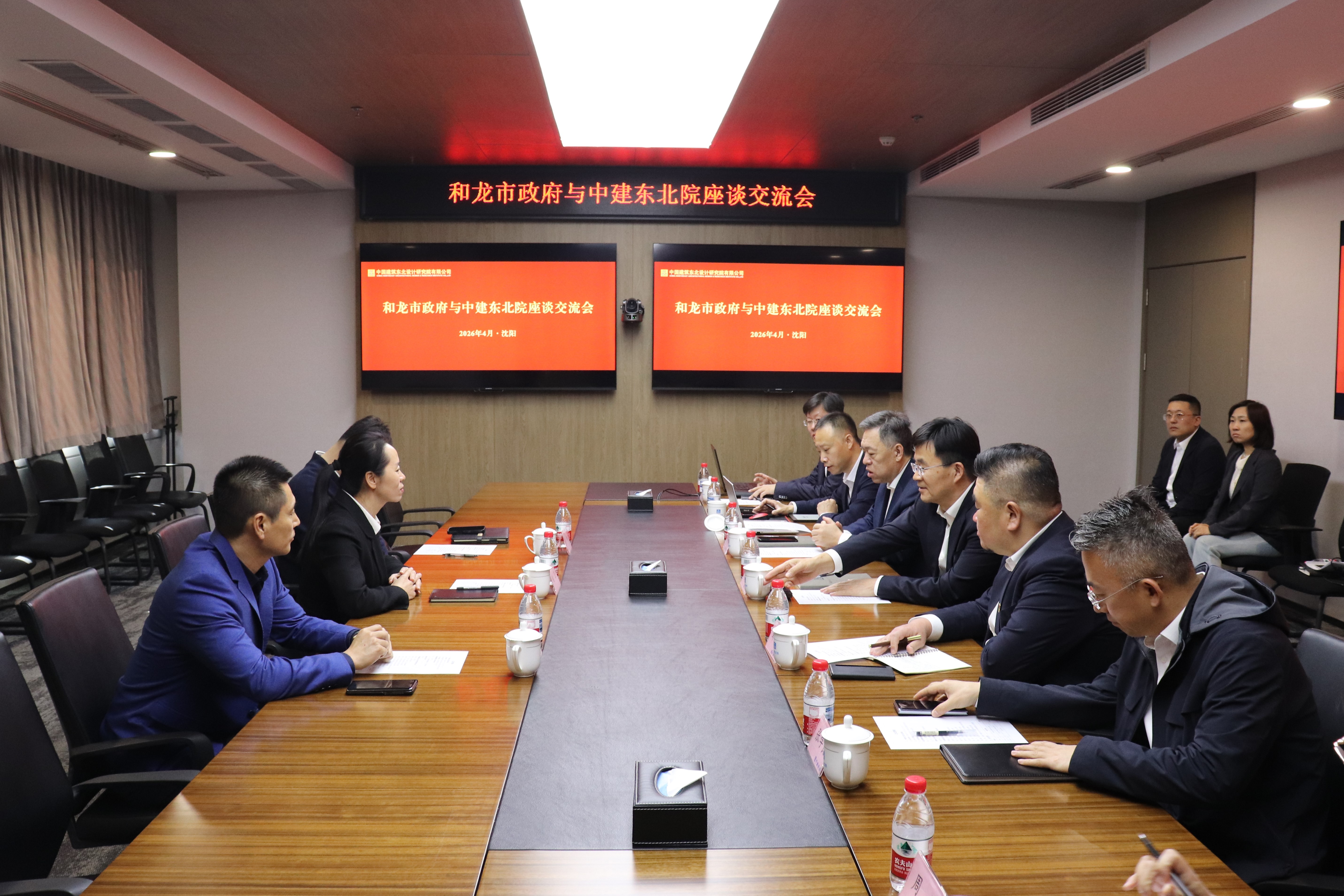 李献运与延边朝鲜族自治州和龙市副市长姚卫会谈.jpg 李献运与延边朝鲜族自治州和龙市副市长姚卫会谈.jpg